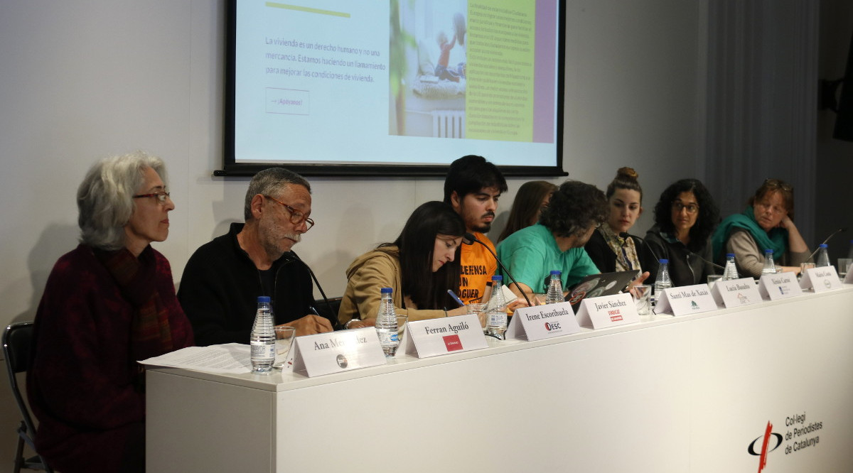 Representants de diverses entitats en defensa de l'habitatge impulsors de la Iniciativa Ciutadana Europea a Catalunya. Mariona Puig (ACN)