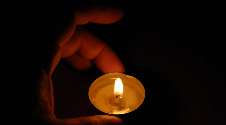 Una espelma va iniciar l'incendi al pis de la dona. Fotografia: Ruben a Flickr