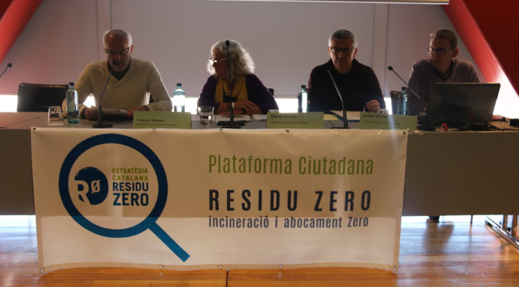 Presentació de la Plataforma Ciutadana Residu Zero, amb Francesc Alambra, Mercè Girona, Josep Moner i Enrique Navarro.. Miquel Codolar (ACN)