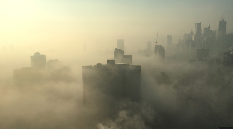 Una ciutat coberta de pol·lució. Kristen Morith (Unsplash)