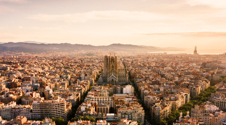 La ciutat de Barcelona, des de l'aire. Alfons Taekema (Unsplash)